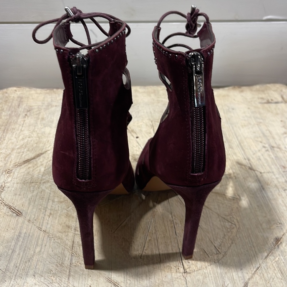 BCBG heels size 8 New - Picture 2 of 3